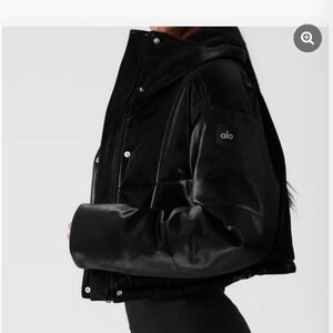 ALO Yoga Women's Orion Cropped Puffer Coat